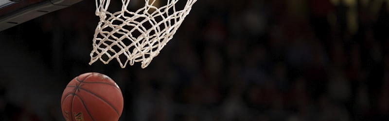 学校教室学生观看世界杯比赛学习战术 - 教育与体育结合